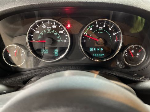 Used 2017 Jeep Wrangler Unlimited Sahara w/ Connectivity Group image 20