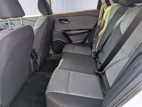 Used 2023 Nissan Rogue SV image 12