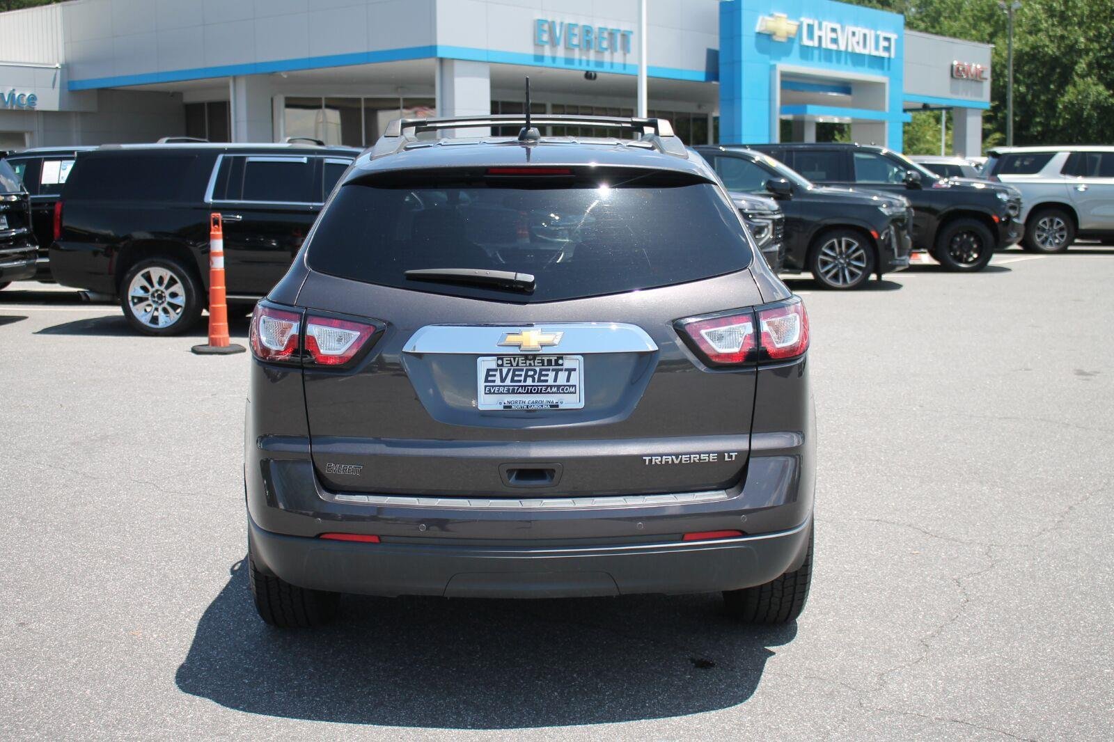 Used 2016 Chevrolet Traverse LT w/ Style and Technology Package FWD image 7