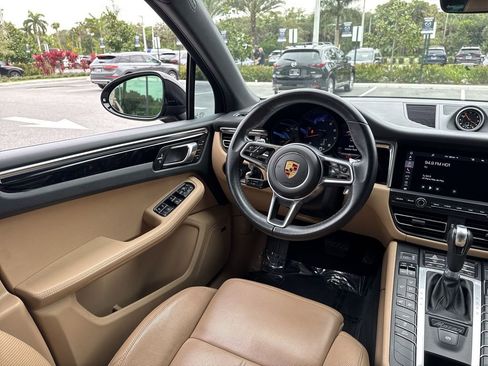 Used 2021 Porsche Macan image 22