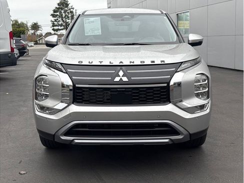New 2026 Mitsubishi Outlander LE FWD image 2