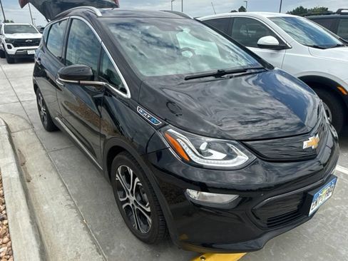 Used 2020 Chevrolet Bolt Premier w/ Infotainment Package FWD image 3