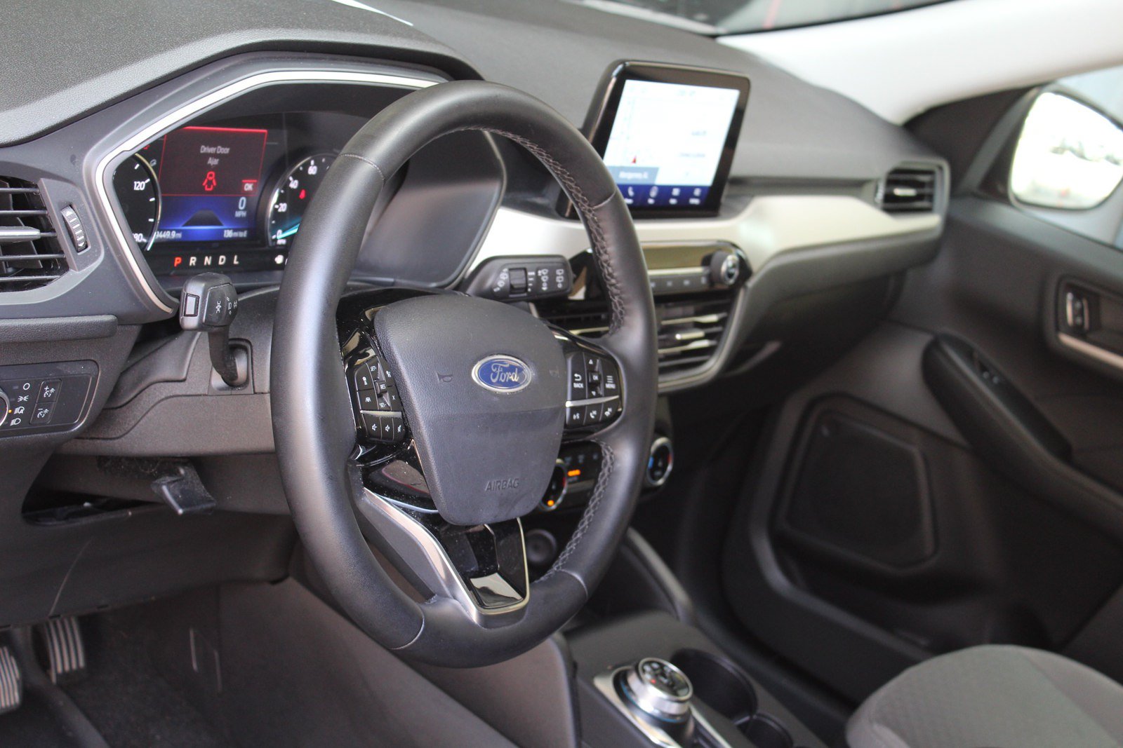 Used 2022 Ford Escape SE w/ SE Sport Appearance Package FWD image 23