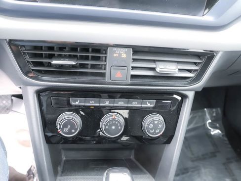 Certified 2023 Volkswagen Taos SE AWD/4WD image 22