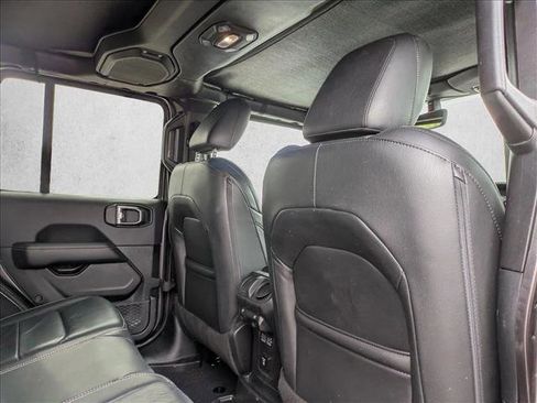 Used 2018 Jeep Wrangler Unlimited Sahara image 25