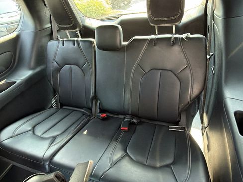 Used 2025 Chrysler Pacifica Select FWD image 23