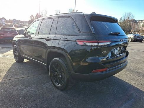 Certified 2024 Jeep Grand Cherokee Altitude image 4