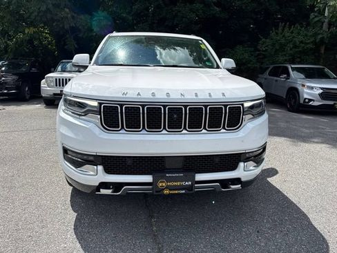 Used 2022 Jeep Wagoneer Series III w/ Premium Group I AWD/4WD image 2