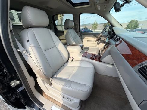 Used 2011 Chevrolet Avalanche LTZ image 34