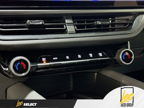 Used 2026 Chevrolet Equinox EV RS w/ Convenience Package II FWD image 19