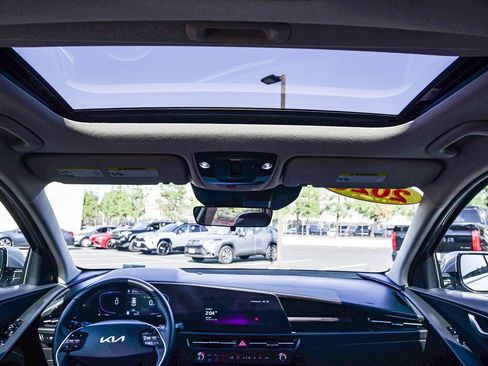 Used 2023 Kia Niro EX Touring image 20