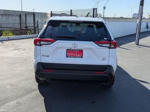 Used 2024 Toyota RAV4 LE image 9