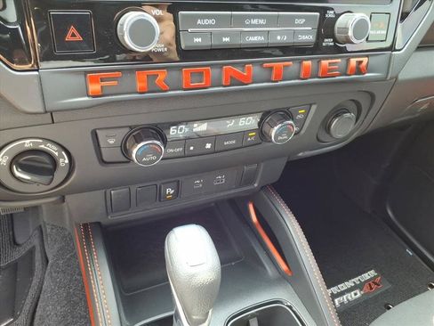 Used 2025 Nissan Frontier PRO-4X AWD/4WD image 32
