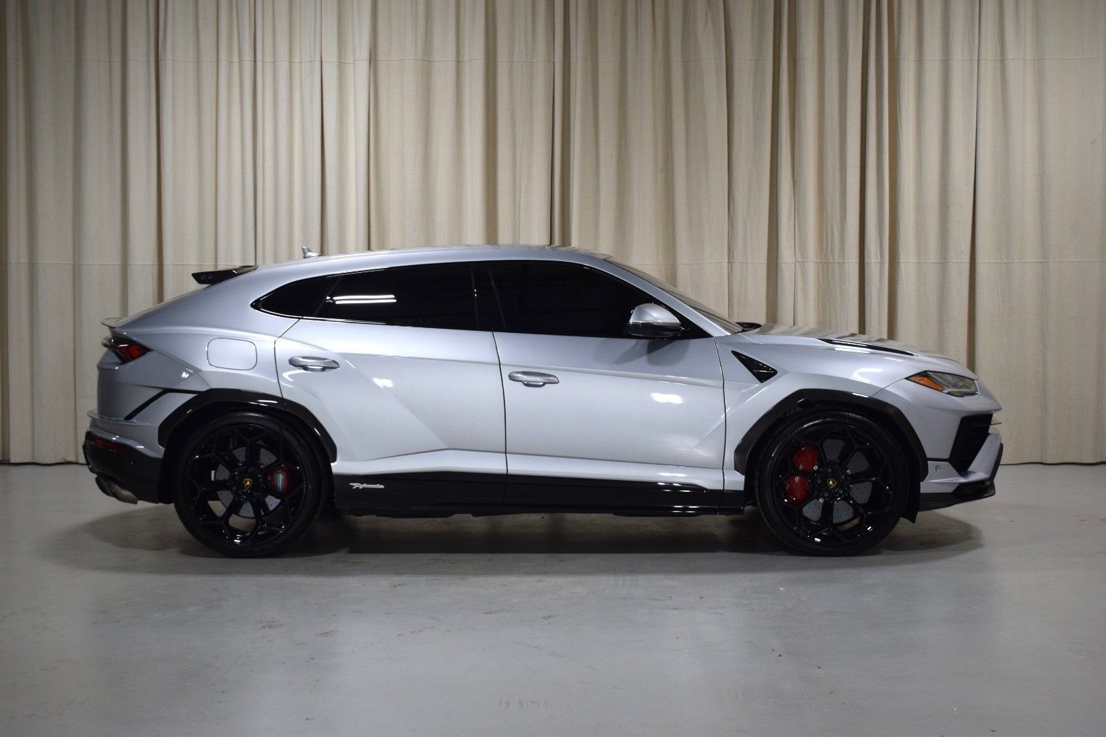 Used 2024 Lamborghini Urus Performante AWD/4WD image 14