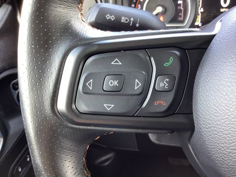 Used 2024 Jeep Gladiator Mojave w/ Technology Group image 18