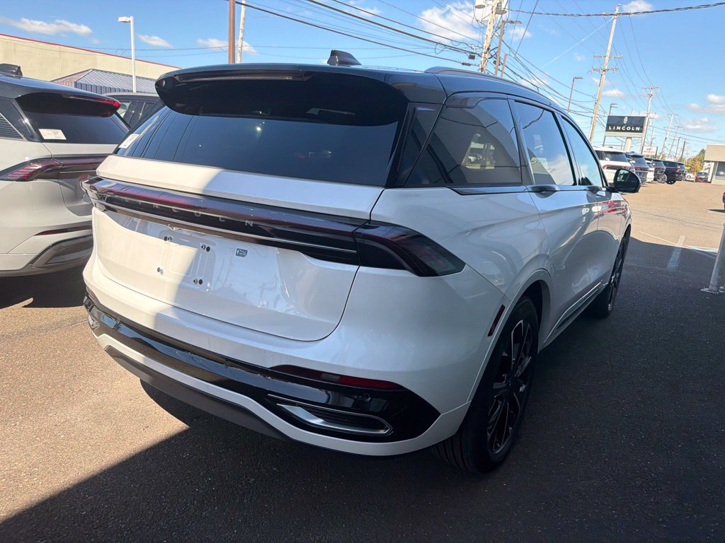 New 2026 Lincoln Nautilus Reserve AWD/4WD image 3