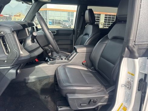 Used 2025 Ford Bronco Outer Banks image 9