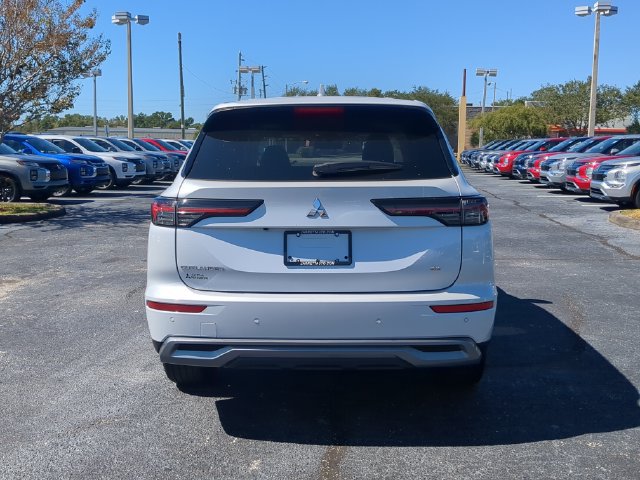 Used 2025 Mitsubishi Outlander SE FWD image 7