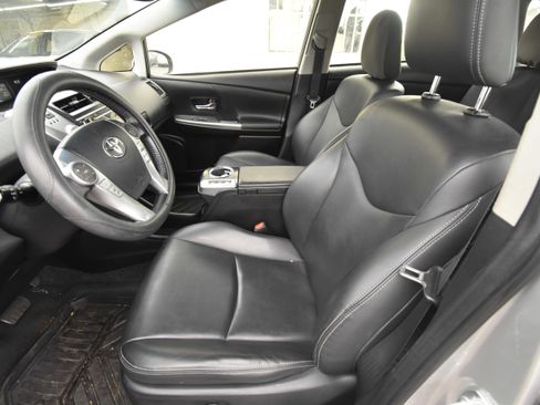 Used 2015 Toyota Prius V Five image 9