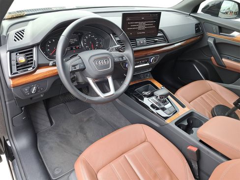Used 2023 Audi Q5 2.0T Premium w/ Convenience Package image 5