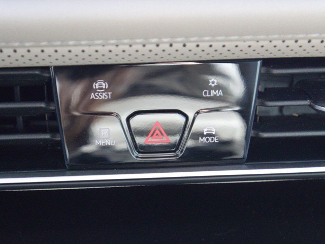 Used 2024 Volkswagen Atlas SE w/ Panoramic Sunroof Package FWD image 24