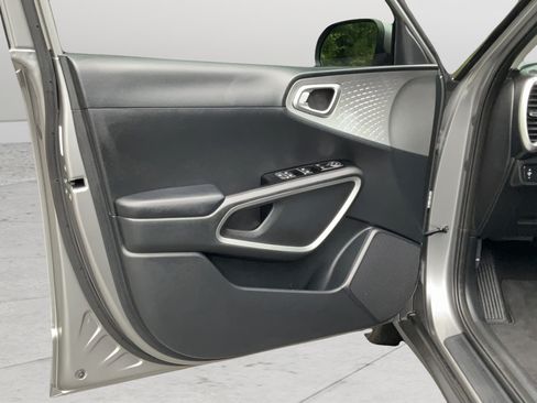 Used 2023 Kia Soul LX FWD image 11