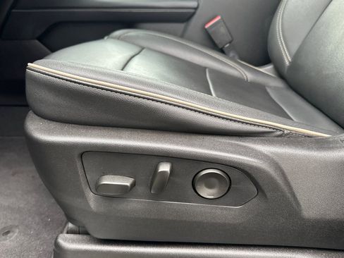 Used 2024 Chevrolet Suburban Premier image 14