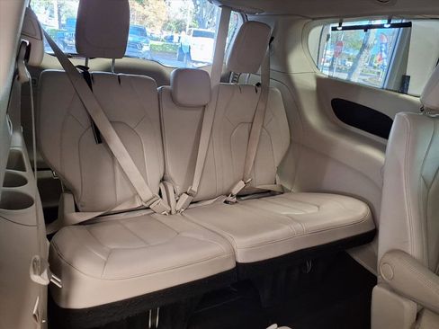 Used 2021 Chrysler Pacifica Touring-L w/ Uconnect Theater Family Group image 14