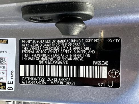 Used 2019 Toyota C-HR XLE FWD image 16