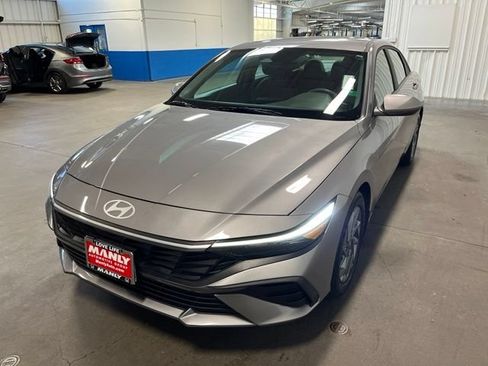 Used 2024 Hyundai Elantra SEL FWD image 7