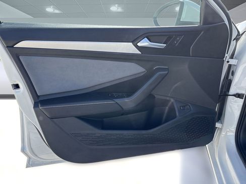 Used 2025 Volkswagen Jetta SE image 13