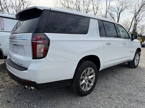 Used 2023 Chevrolet Suburban Premier image 4