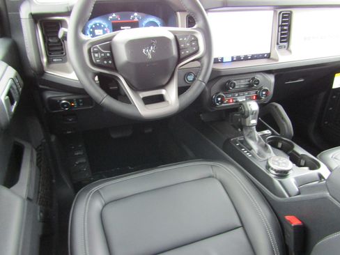 New 2025 Ford Bronco Outer Banks w/ Sasquatch Package image 2