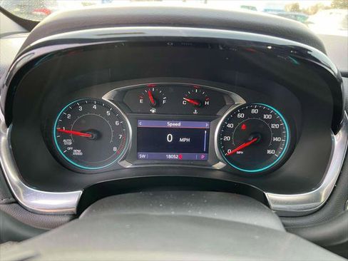 Used 2023 Chevrolet Traverse LT w/ Rear Camera Mirror Package image 25