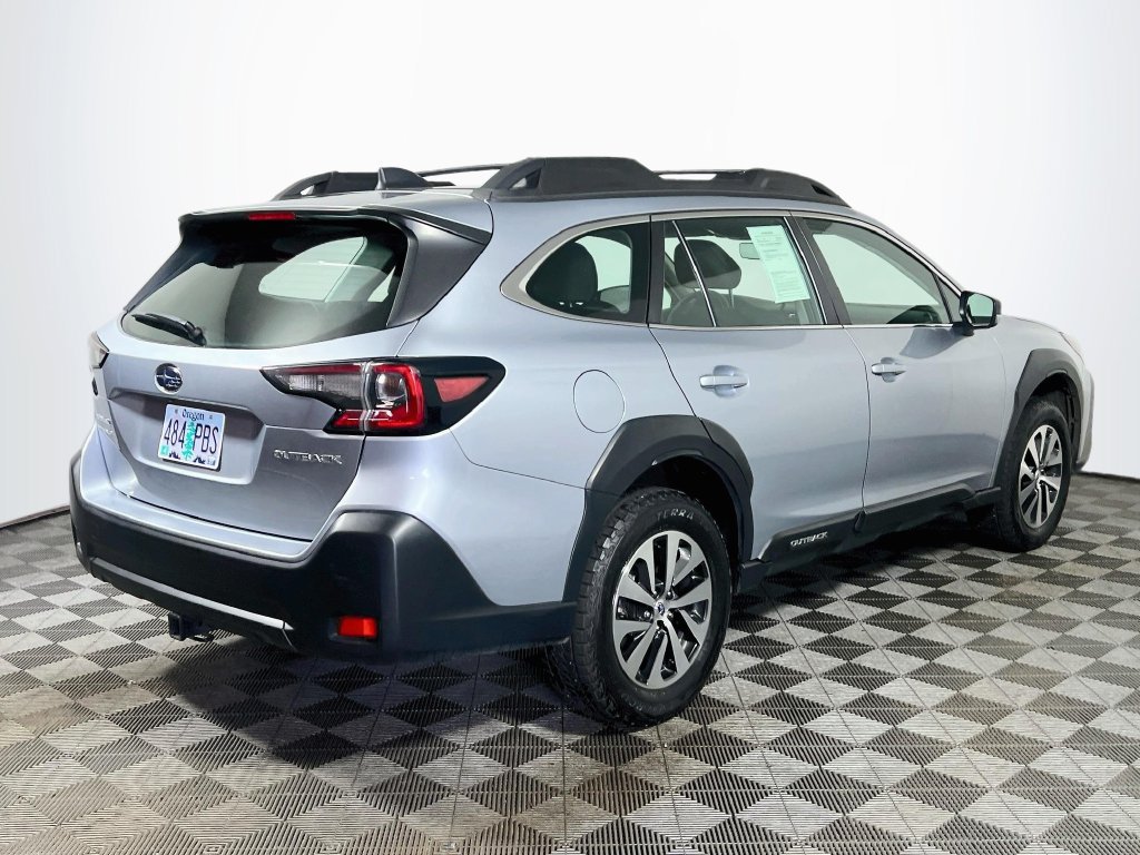 Used 2023 Subaru Outback AWD/4WD image 7