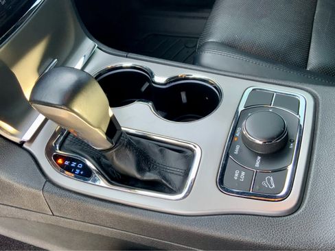 Used 2021 Jeep Grand Cherokee Limited w/ Luxury Group II image 44