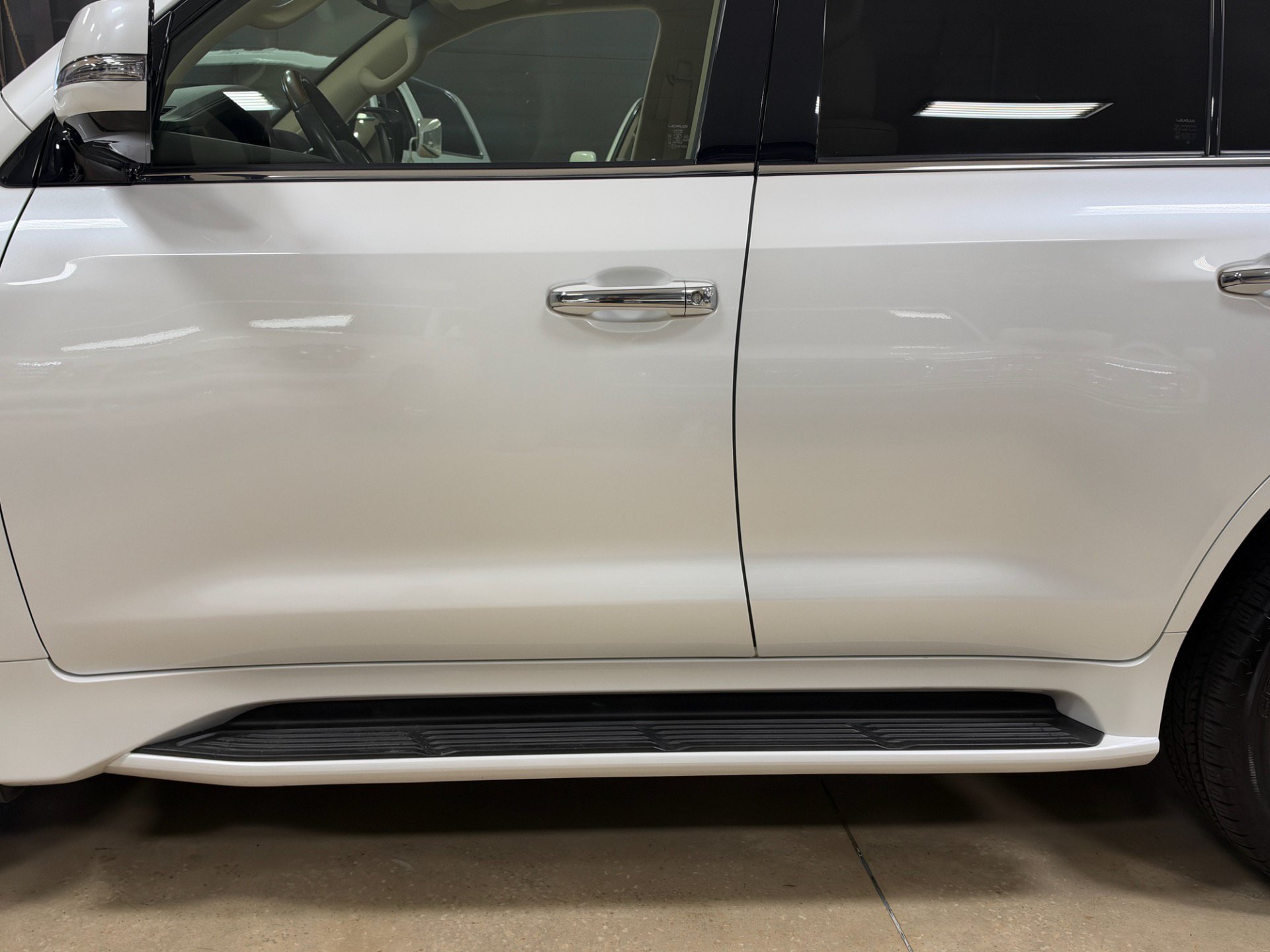 Used 2018 Lexus LX 570 4WD w/ Luxury Package image 16