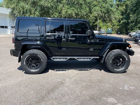 Used 2017 Jeep Wrangler Unlimited Rubicon w/ Connectivity Group image 2