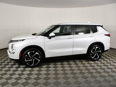 Used 2022 Mitsubishi Outlander SE AWD/4WD image 9