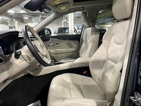 Certified 2024 Volvo XC90 T8 Plus AWD/4WD image 10