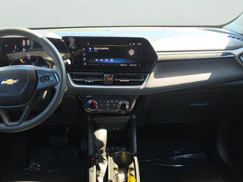 Used 2025 Chevrolet TrailBlazer LT AWD/4WD image 12
