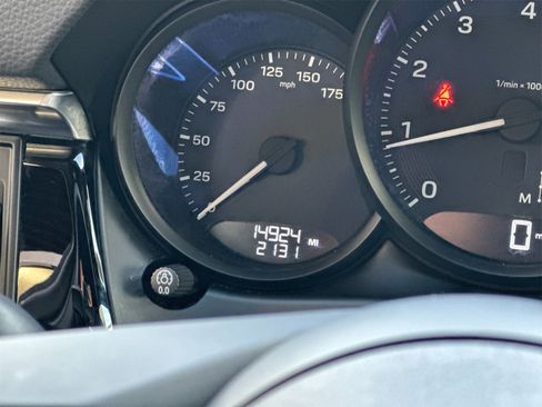 Used 2024 Porsche Macan image 31