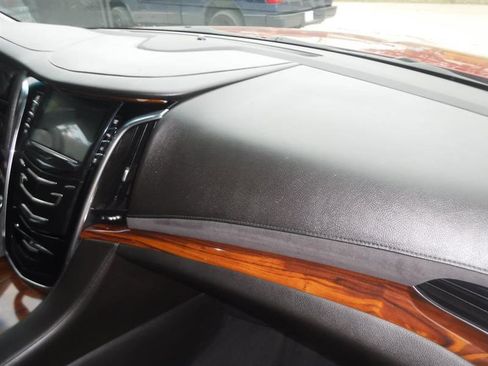 Used 2015 Cadillac Escalade Premium image 13