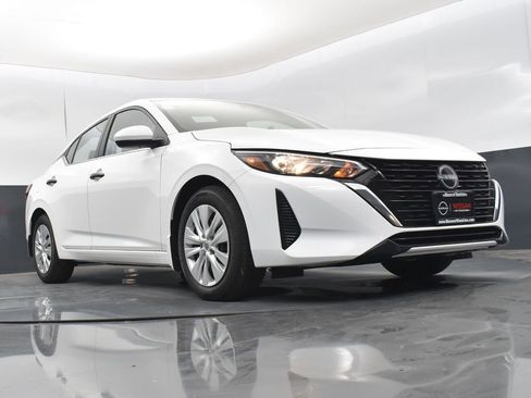 Used 2025 Nissan Sentra S image 34