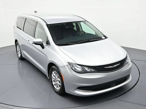 Used 2023 Chrysler Voyager LX FWD image 14