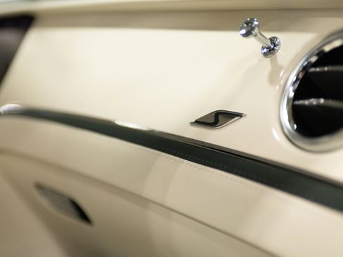 Used 2023 Bentley Flying Spur Plug-In Hybrid AWD/4WD image 43