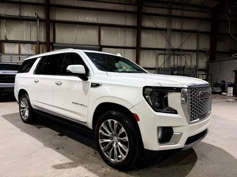 Used 2021 GMC Yukon XL Denali w/ Denali Ultimate Package AWD/4WD image 2