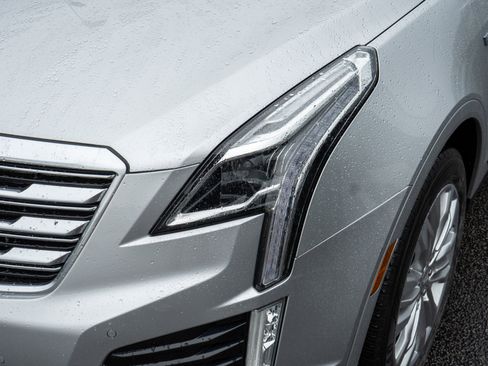 Used 2018 Cadillac XT5 Premium Luxury FWD image 9
