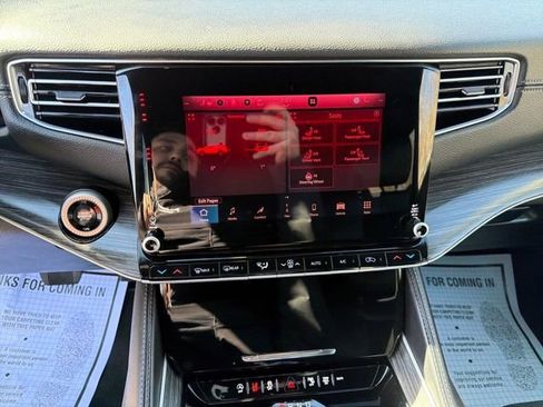 Used 2024 Jeep Wagoneer L Series II w/ Flexible Seating Group AWD/4WD image 18