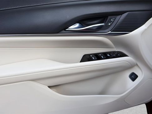 Certified 2023 Cadillac CT4 Luxury w/ Cold Weather Package image 9